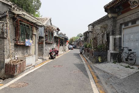 北官房胡同 - 位于北京市西城區(qū)東北部，什剎海后海的南側(cè)
